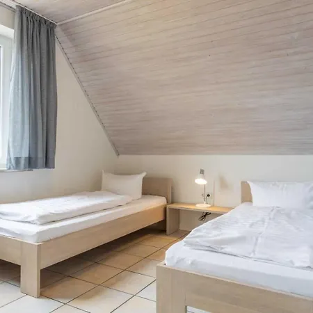Rechte Haushaelfte Id 905 * Böhl